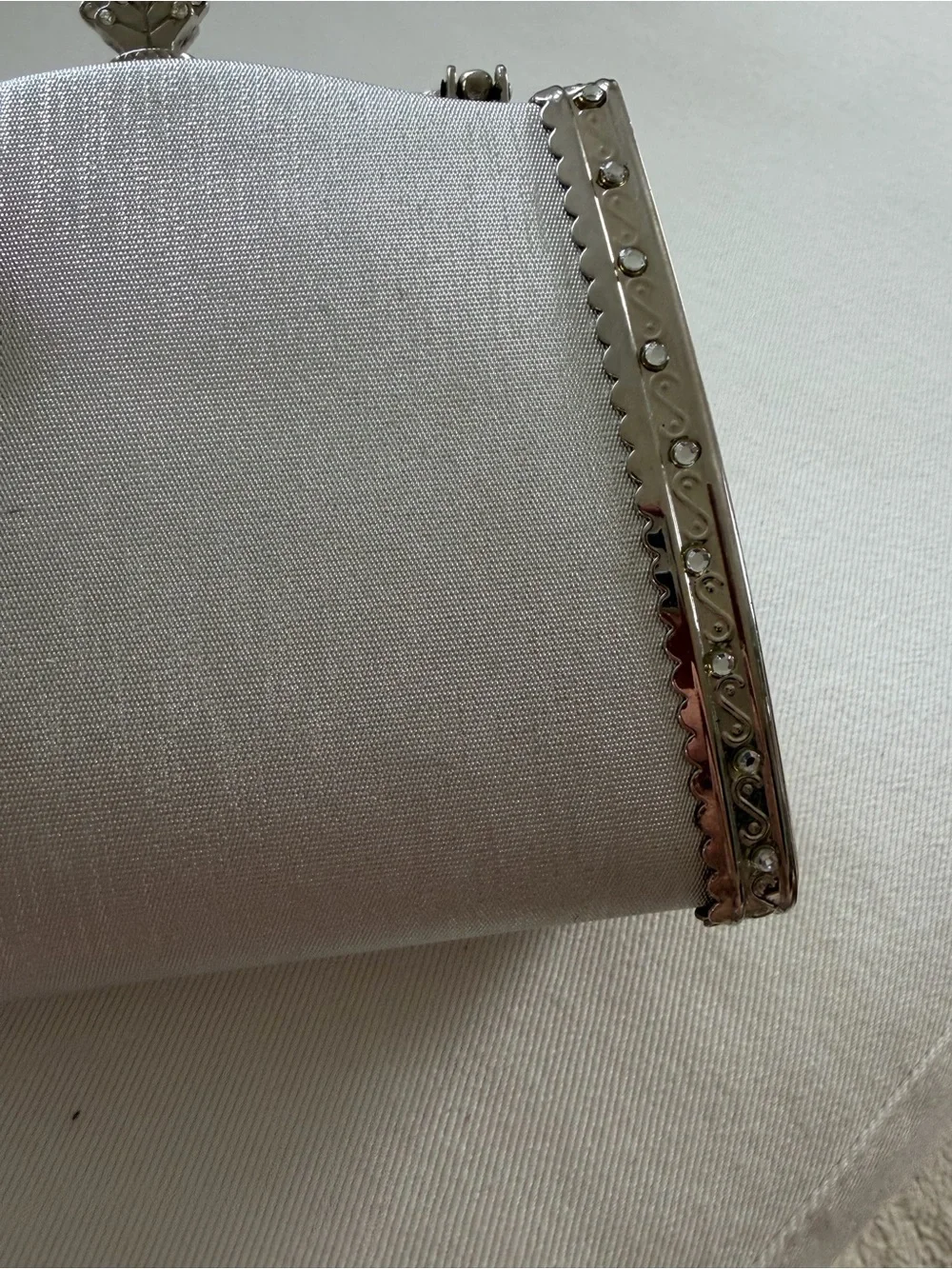Elegant Silver Satin Evening Bag with Silver Frame - Picture 4 of 6